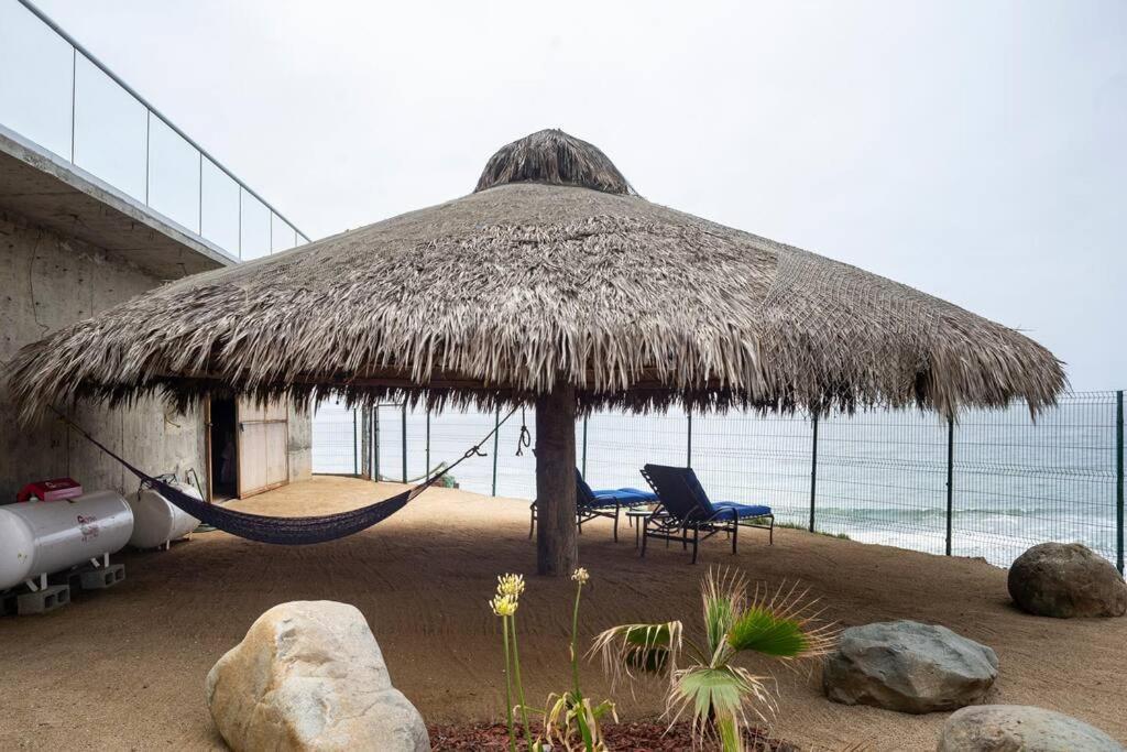 Triton'S Playhouse Beachfront Primo Tapia Eksteriør billede